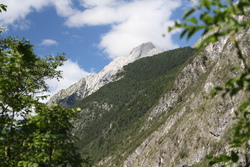 zajímavá hora nad údolím řeky Soči