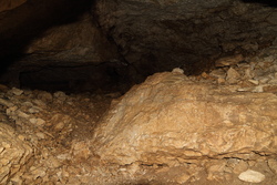 jedna z jeskyní, na jejím stropě se dělají kapičky