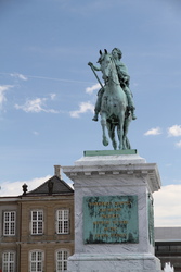 16-statue-of-king